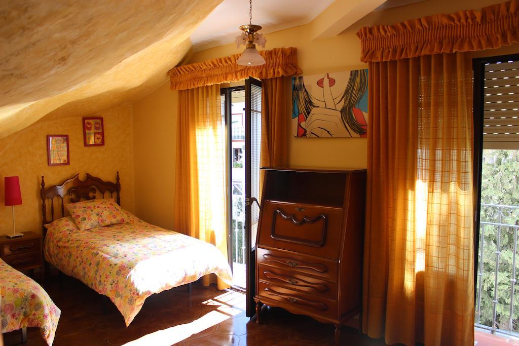 Casa Rural Cuevas Del Sol Setenil De Las Bodegas Стая снимка